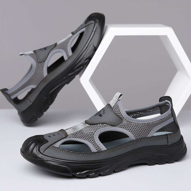 Leichte Herren Slip-On-Sandalen in schräger Vorderansicht