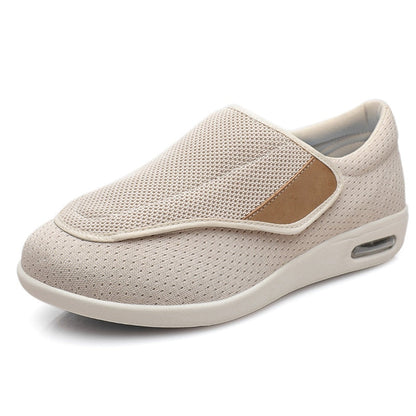 Herren-Komfortschuhe mit weiter Passform in Seitenansicht