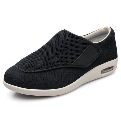 Bequeme Slip-on Herren-Komfortschuhe in schräger Vorderansicht