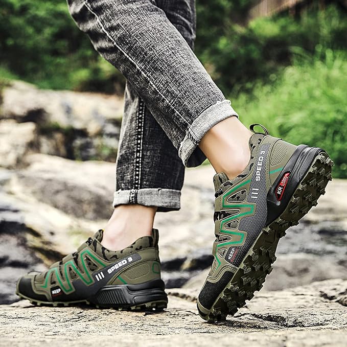 Herren Wanderschuhe mit profilierter, rutschfester Laufsohle im Detail