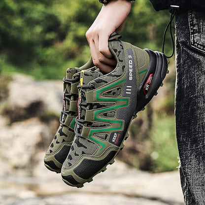 Wasserdichte Herren Wanderschuhe mit stützendem Aufbau, schräge Ansicht