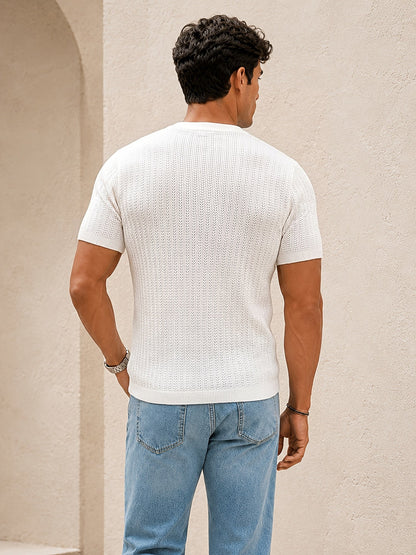 Herren Kurzarm-Strickshirt mit texturierter Oberfläche im Detail