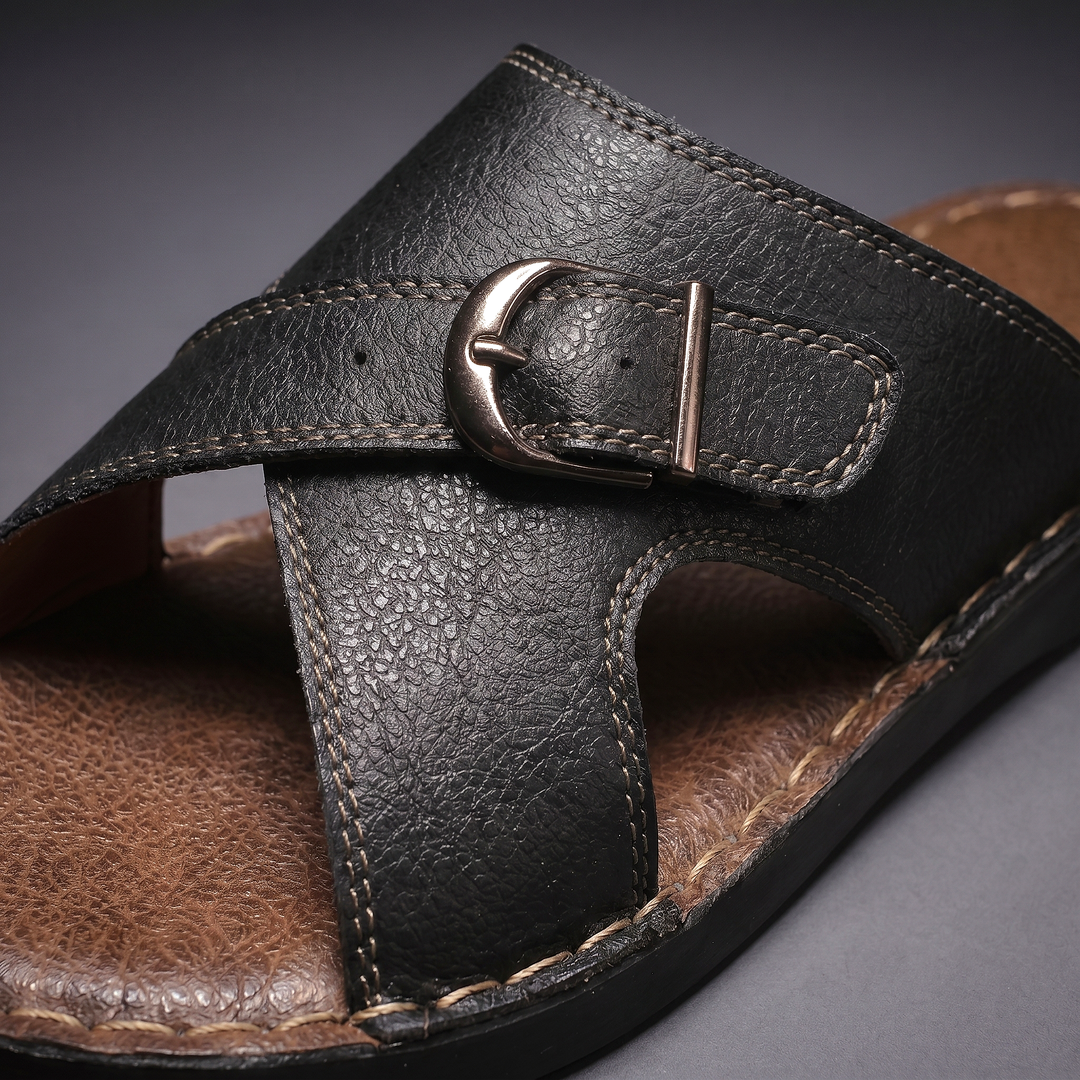 Detailansicht der Schnalle und Riemen der Damen Sandalen