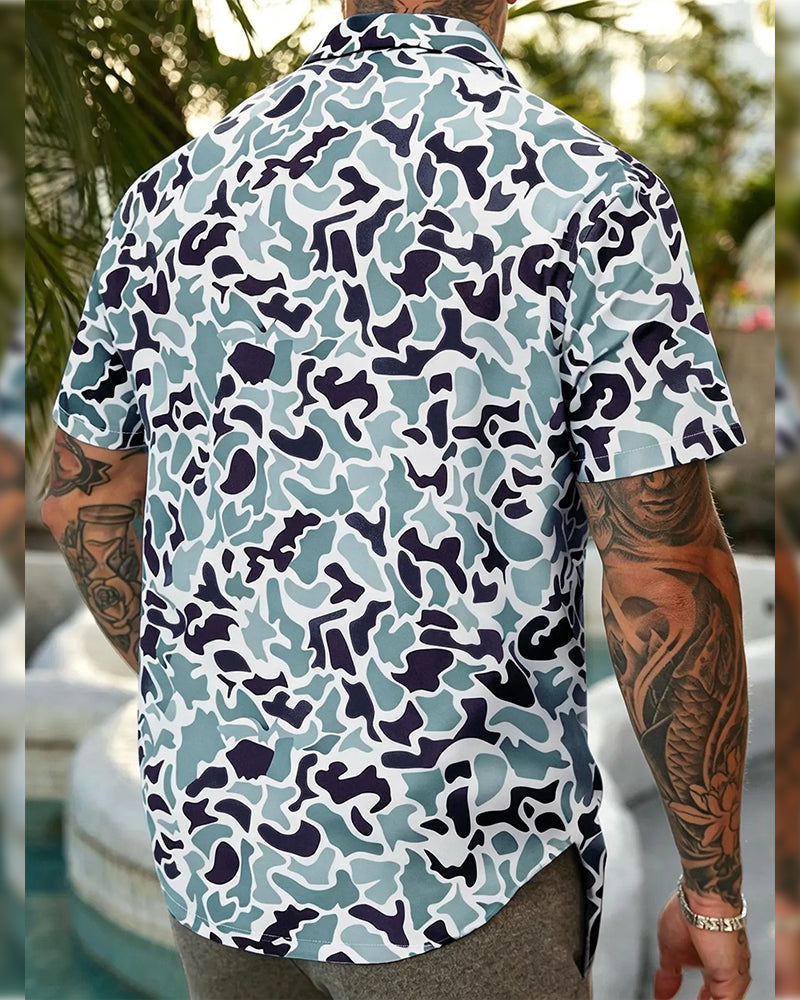 Herren Kurzarmhemd Camouflage Regular Fit als Freizeitlook getragen