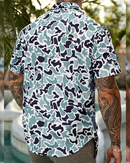 Herren Kurzarmhemd Camouflage Regular Fit als Freizeitlook getragen