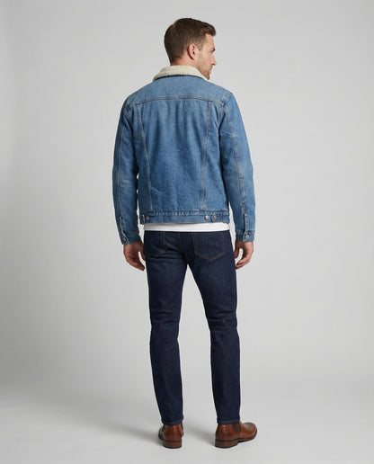 Detailansicht des Kragens der gefütterten Herren-Jeansjacke
