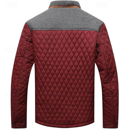 Gerade geschnittene Jacke in vollständiger Produktansicht