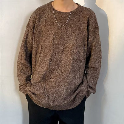 Detailansicht von Ärmelbündchen und Strickstruktur des Pullovers