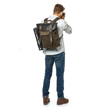 Tom Hollinger |  Canvas- und Leder-Rucksack im Vintage-Kamera-Stil