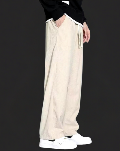 Herren Cordhose mit geradem Bein in Rückansicht