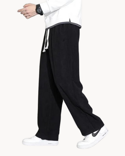 Nahaufnahme des Beinabschlusses der Herren Cordhose mit geradem Schnitt