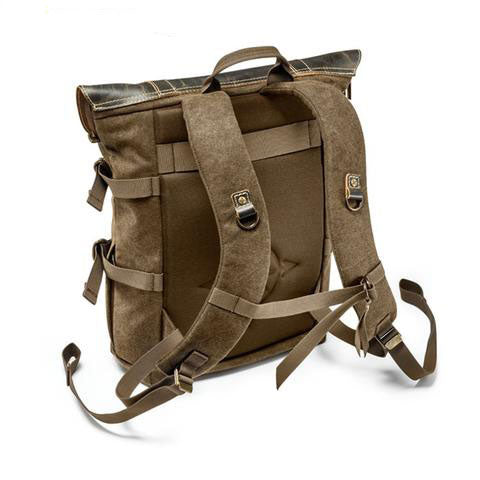 Tom Hollinger |  Canvas- und Leder-Rucksack im Vintage-Kamera-Stil