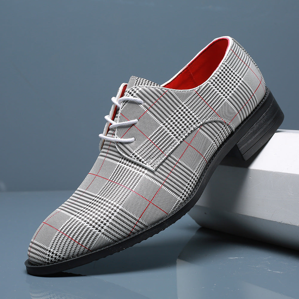 Herren-Schnürschuhe mit Schnürsenkeln und markanter spitzer Form