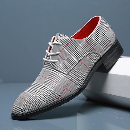 Herren-Schnürschuhe mit Schnürsenkeln und markanter spitzer Form