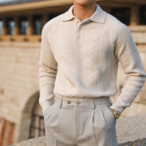 Herren-Strickpullover mit Knopfkragen in der Gesamtansicht