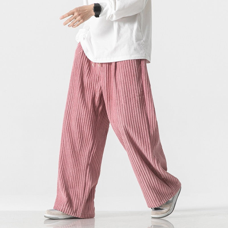 Herren Cordhose mit relaxed fit und tapered leg in Vorderansicht