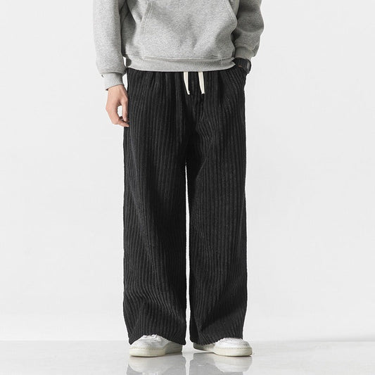 Herren Cordhose mit entspannter Passform seitlich fotografiert