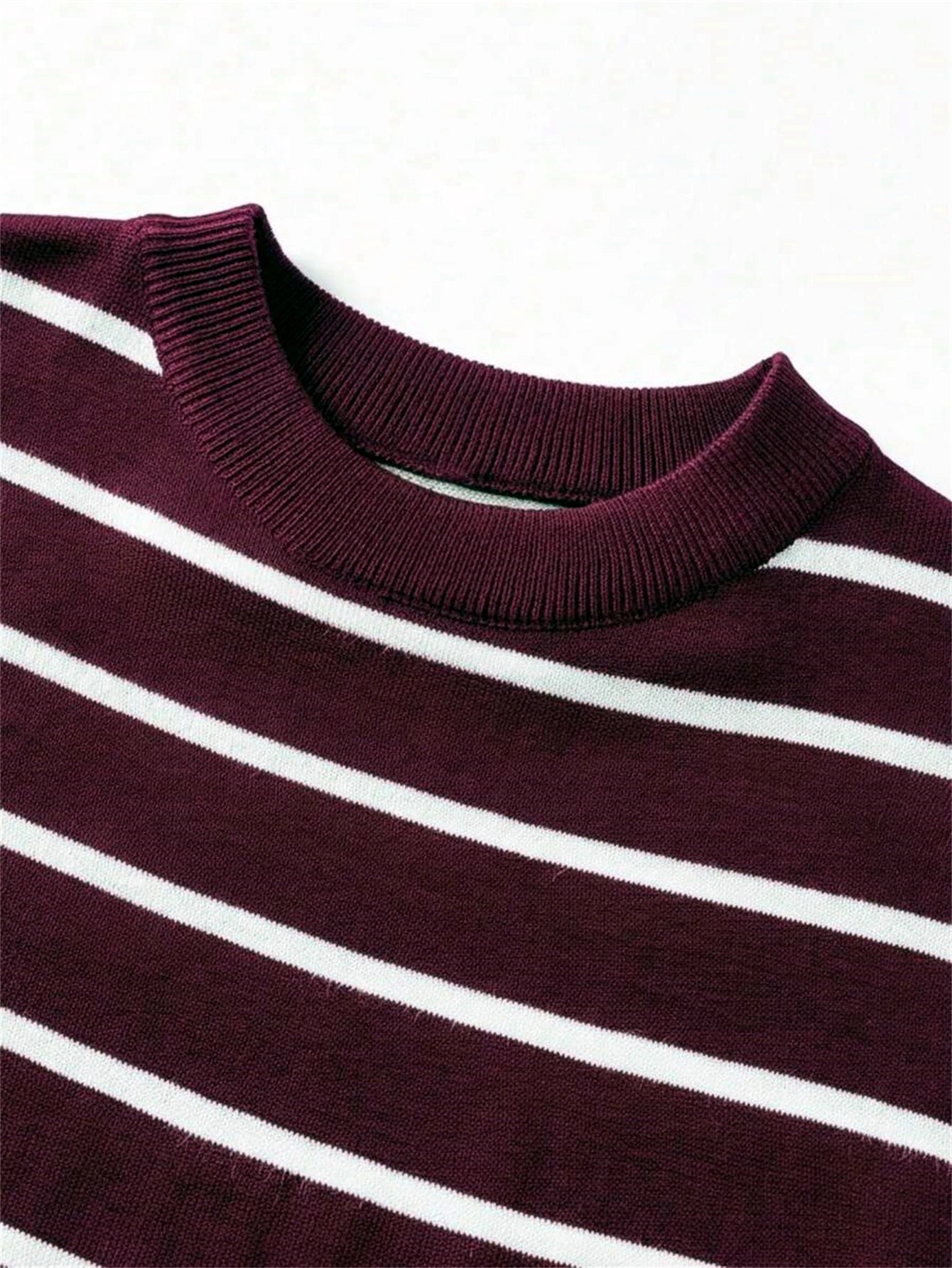 Herren Gestreiftes Polyester-Strick T-Shirt mit Rundhalsausschnitt Weinrot