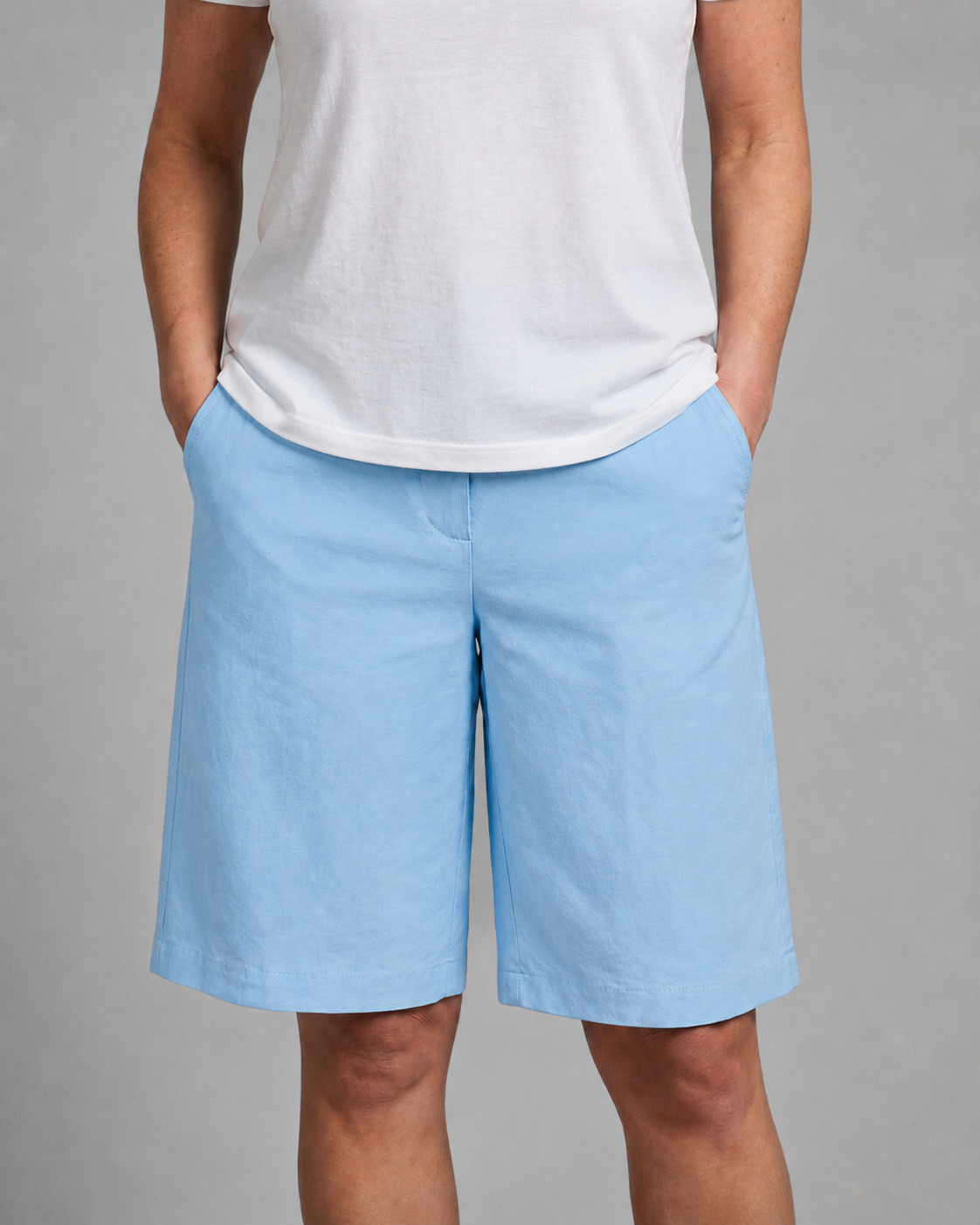 Damen-Shorts mit Mid Rise und geradem knielangem Bein