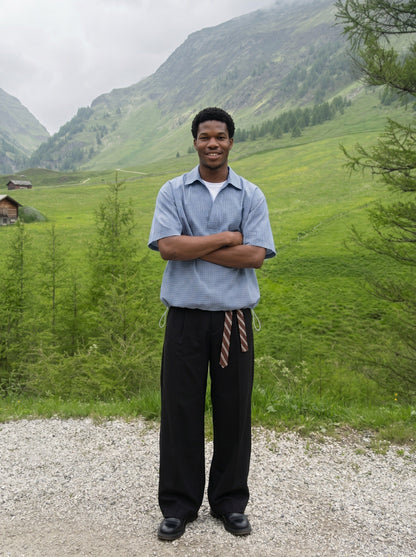 Damenbluse mit blau-weissem Gingham-Karo und langem Arm