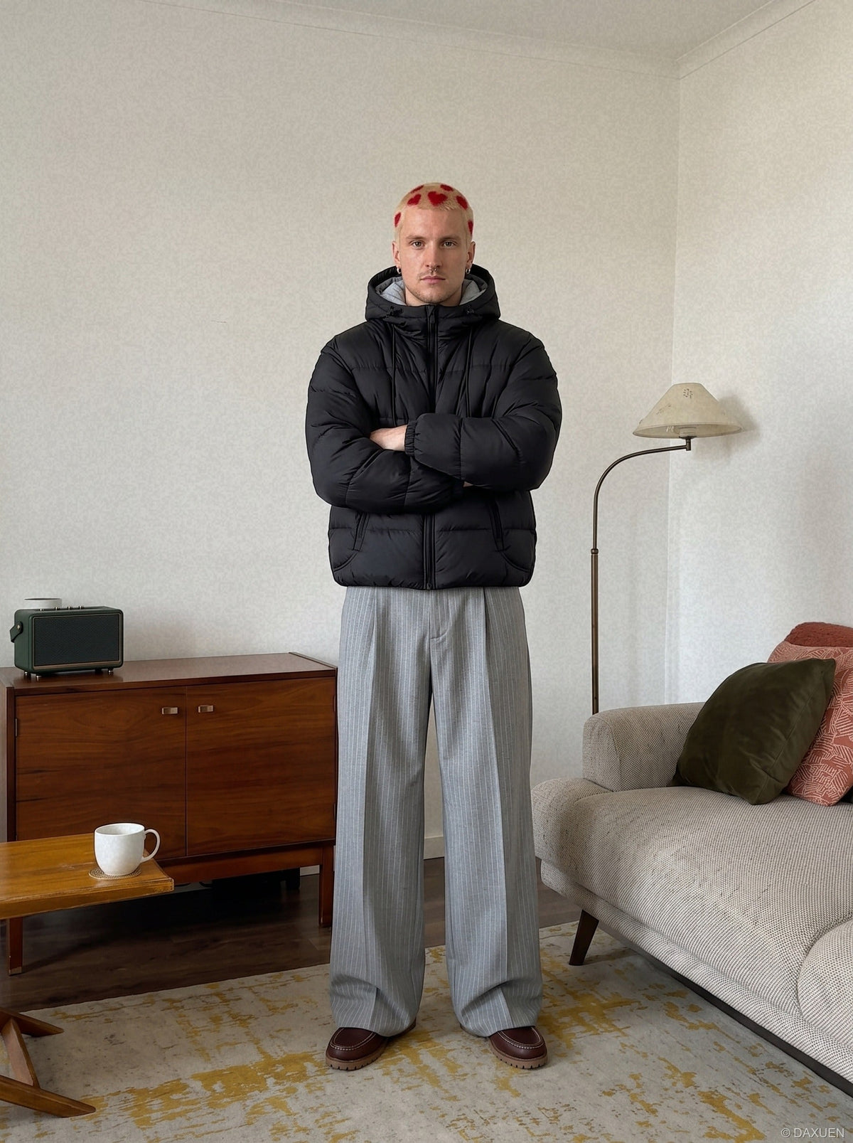 Seitliche Ansicht der lässig geschnittenen Oversized-Steppjacke