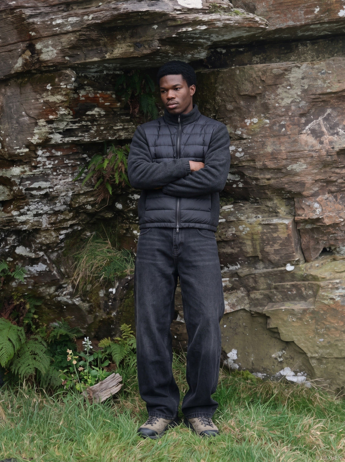 Detailaufnahme des weichen Fleece-Stehkragens der Steppjacke