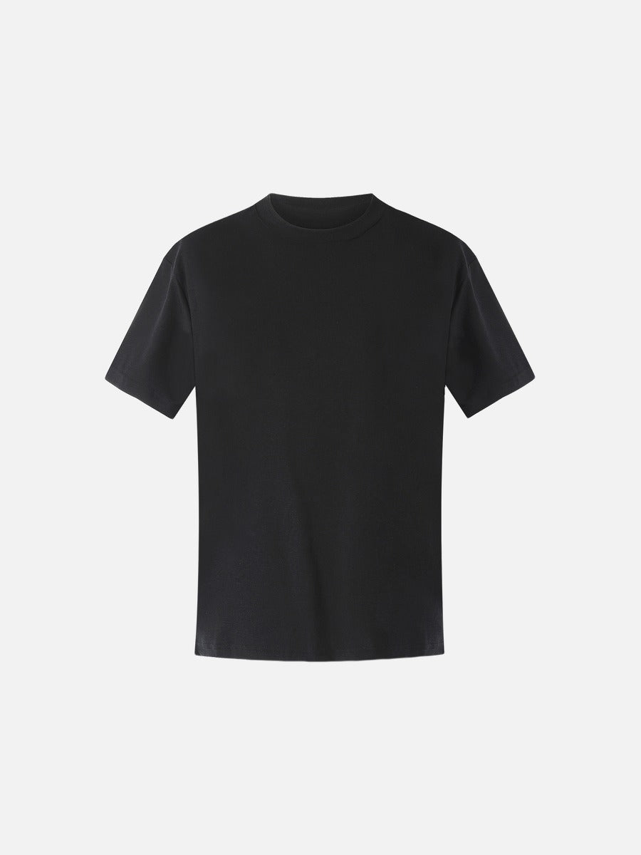 Herren T-Shirt in Schwarz mit kleinem Logo vorne auf weissem Hintergrund