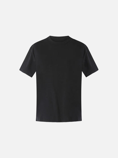 Herren T-Shirt in Schwarz mit kleinem Logo vorne auf weissem Hintergrund