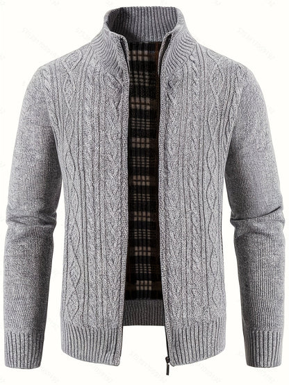 Vorderseite der Herren-Strickjacke mit durchgehendem Verschluss