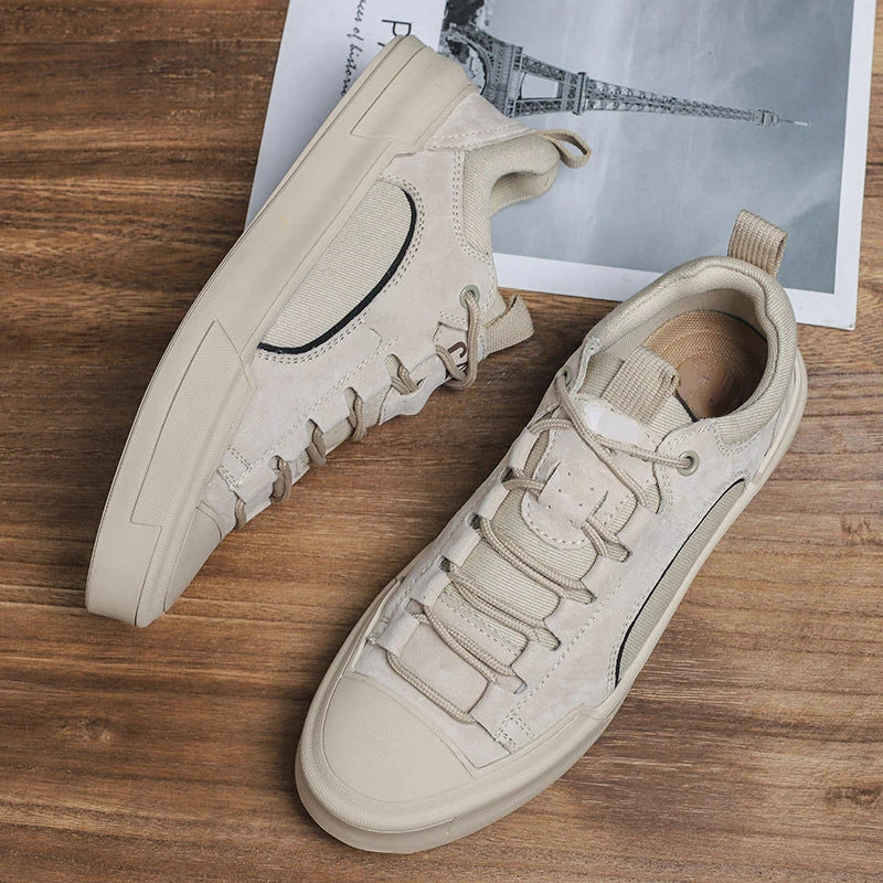 Nahaufnahme der Canvas-Oberfläche und Schnürung der Herren-Sneaker
