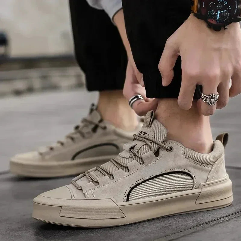 Herren Canvas Schnür-Sneaker für Freizeit und Alltag getragen