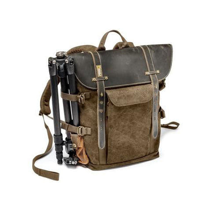 Tom Hollinger |  Canvas- und Leder-Rucksack im Vintage-Kamera-Stil