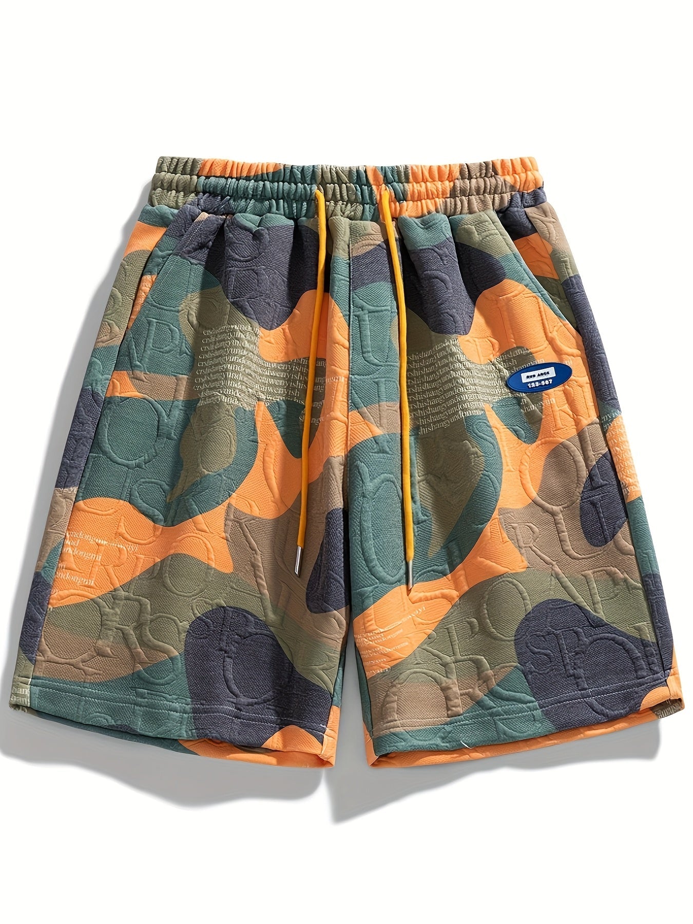 Herren Camo Shorts als lässiger Freizeitlook getragen