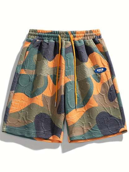 Herren Camo Shorts als lässiger Freizeitlook getragen