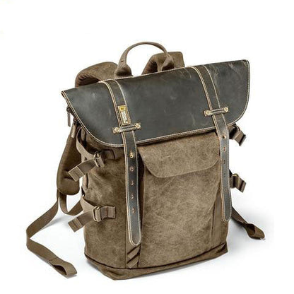 Tom Hollinger |  Canvas- und Leder-Rucksack im Vintage-Kamera-Stil