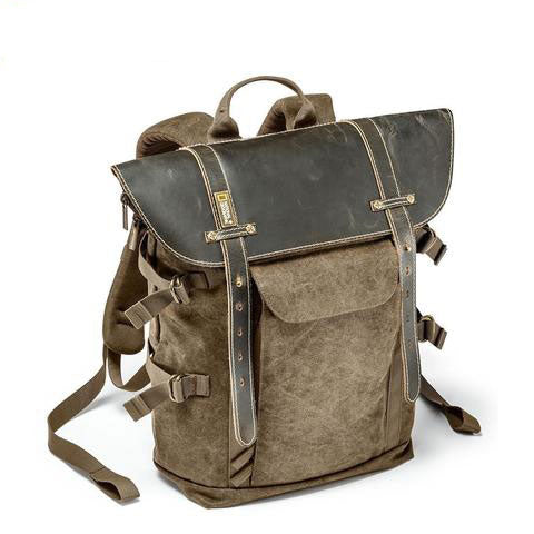 Tom Hollinger |  Canvas- und Leder-Rucksack im Vintage-Kamera-Stil