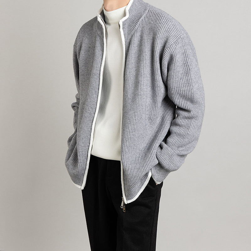 Herren-Strickjacke mit offener Vorderseite und langen Ärmeln, frontal abgebildet.