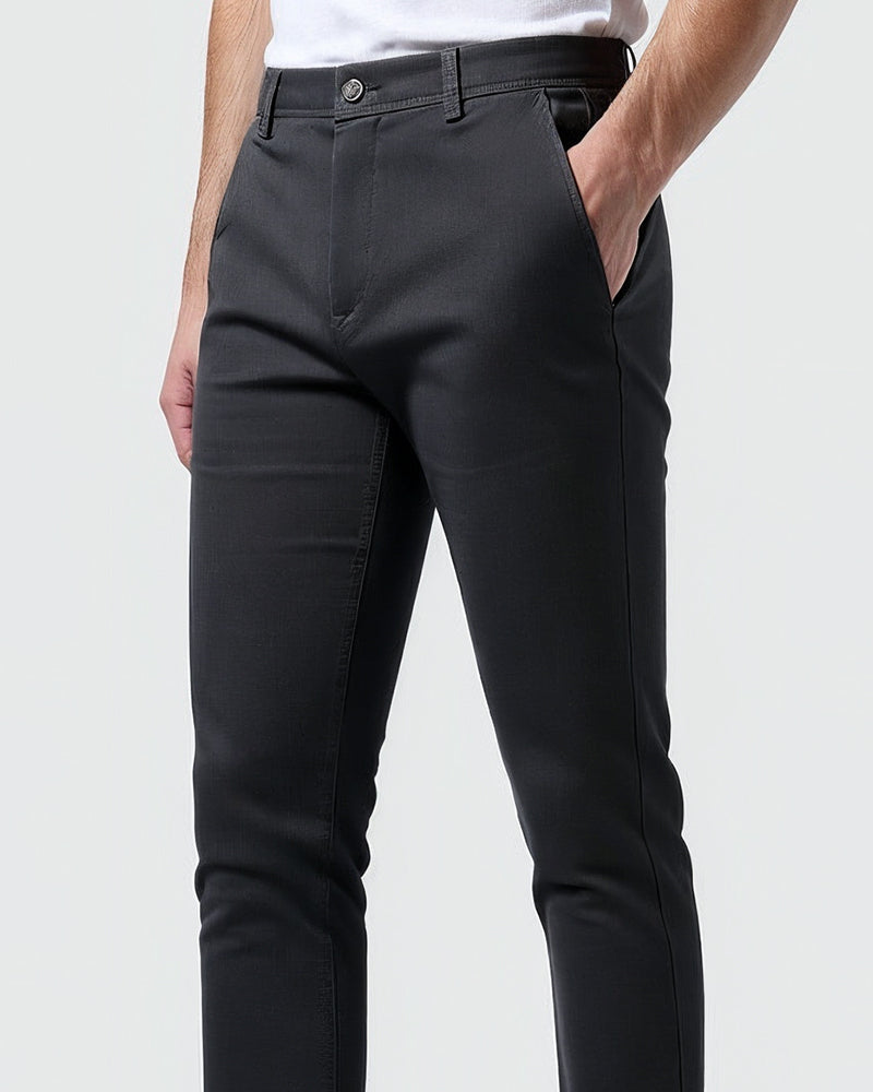 Herren Chinohose als vielseitige Hose für Alltag und Büro