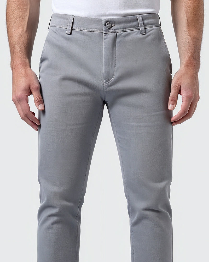 Detailansicht der Herren Chinohose mit Taschen und Bund