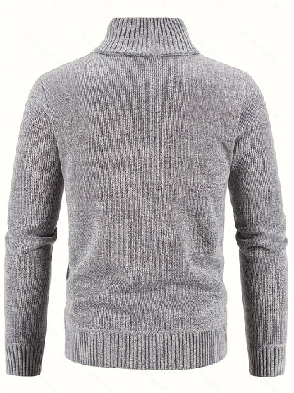 Strukturdetail am Oberkörper der Herren-Strickjacke