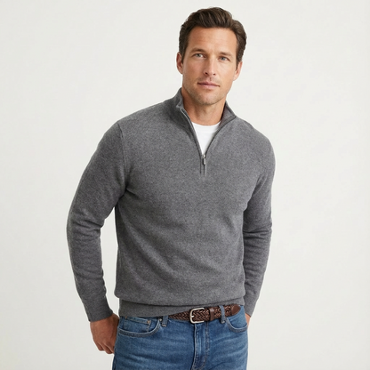 Seitenansicht des Herren-Strickpullovers mit Quarter-Zip
