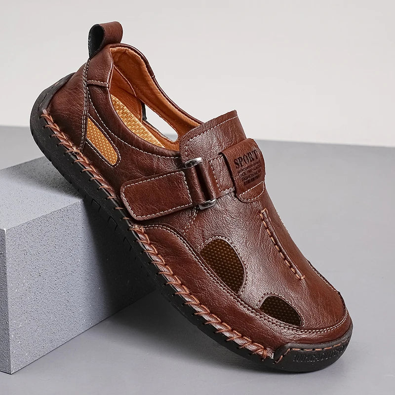 Elegante Loafer in seitlicher Ansicht mit klassischer Silhouette