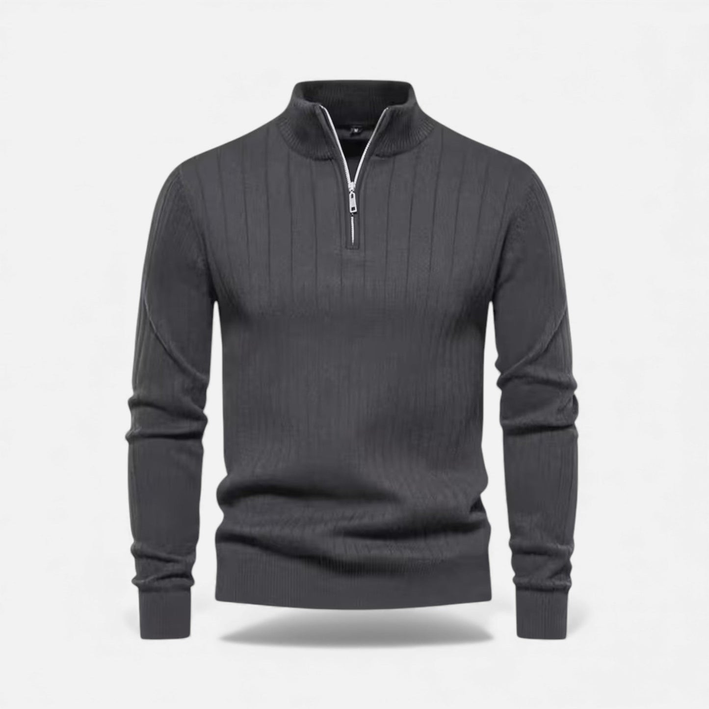 Vorderansicht einer langen Strickjacke mit Reißverschluss