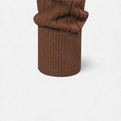 Rippbündchen an Ärmeln und Saum der Strickjacke