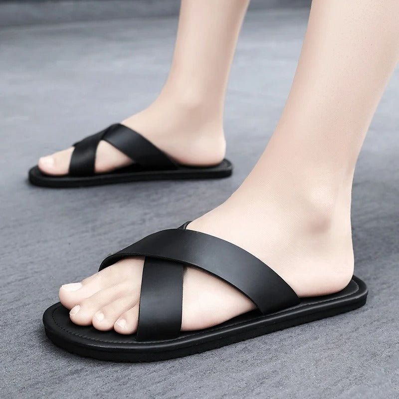 Tom Hollinger | Minimalistische Cross-Strap Sandale