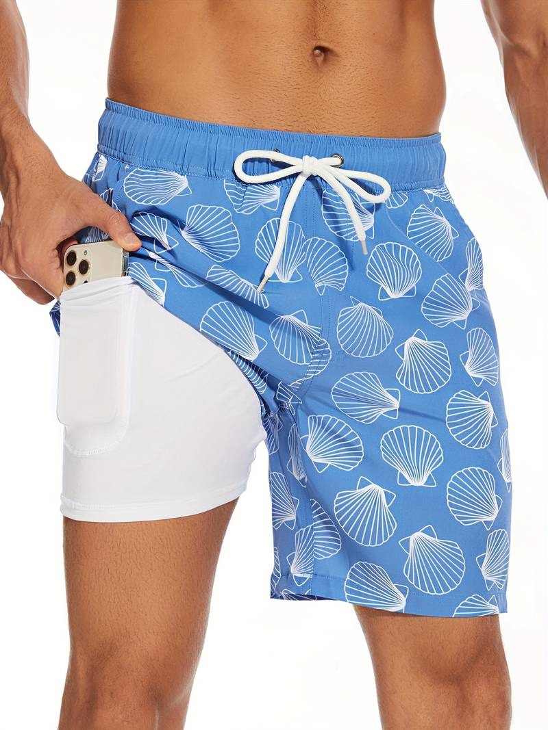 Herren Badeshorts mit Flamingo-Print aus leicht schräger Perspektive