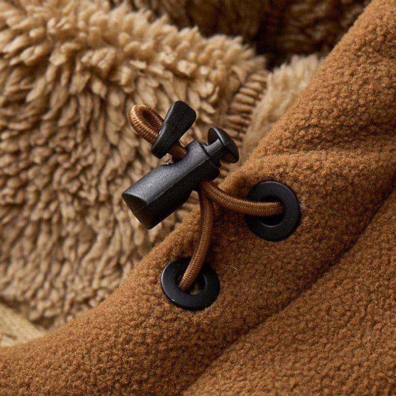 Jacke mit Kapuze und Reißverschluss für unterwegs