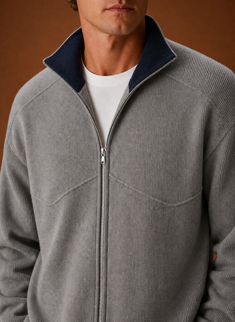 Detailansicht des Strickmusters der Herren-Strickjacke