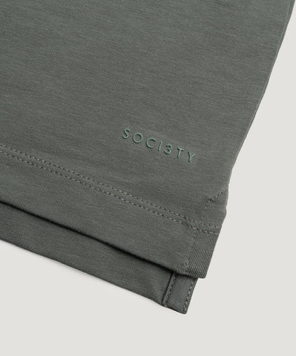 Herren-Poloshirt mit kurzen Ärmeln aus seitlicher Ansicht