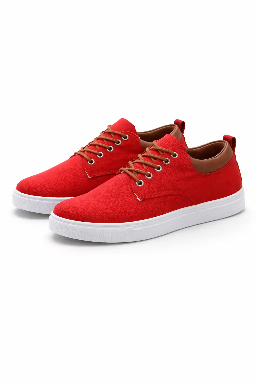 Rückansicht des Low-Top-Sneakers mit gepolstertem Kragen